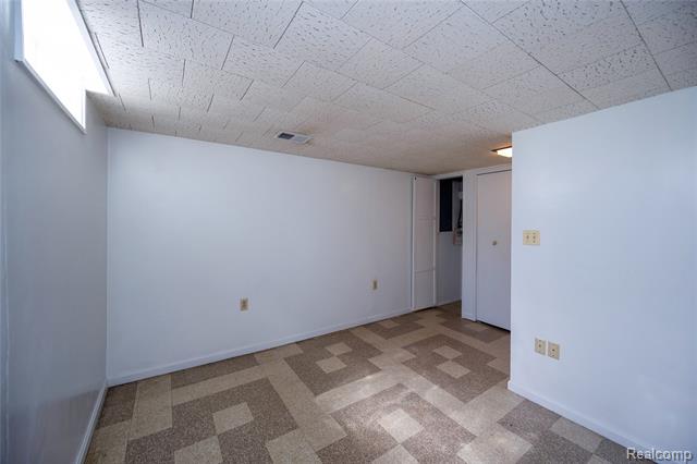 Builiding view thirty five for 5646 Cambourne, Dearborn Heights, MI. 48127