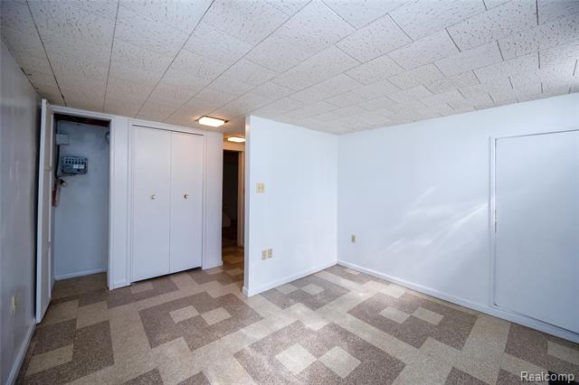 Builiding view thirty four for 5646 Cambourne, Dearborn Heights, MI. 48127