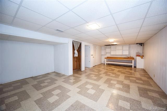 Builiding view thirty nine for 5646 Cambourne, Dearborn Heights, MI. 48127