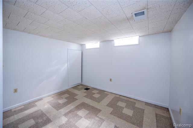 Builiding view thirty three for 5646 Cambourne, Dearborn Heights, MI. 48127