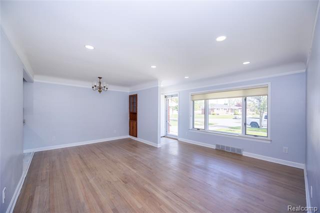 Builiding view twelve for 5646 Cambourne, Dearborn Heights, MI. 48127