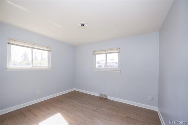 Builiding view twenty five for 5646 Cambourne, Dearborn Heights, MI. 48127