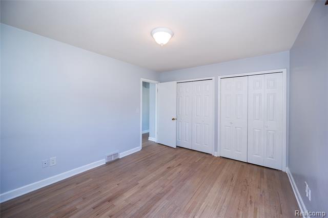 Builiding view twenty four for 5646 Cambourne, Dearborn Heights, MI. 48127