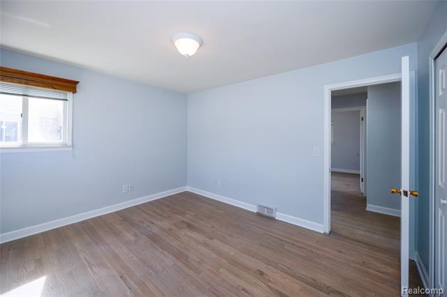 Builiding view twenty three for 5646 Cambourne, Dearborn Heights, MI. 48127
