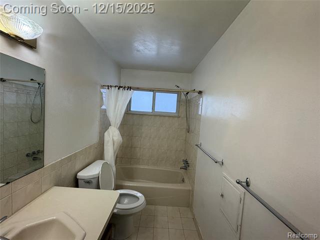 Builiding view six for 24903 Hass, Dearborn Heights, MI. 48127