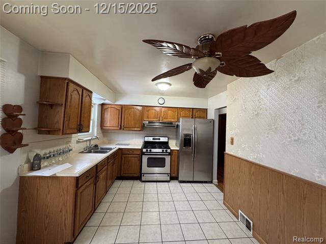 Builiding view three for 24903 Hass, Dearborn Heights, MI. 48127