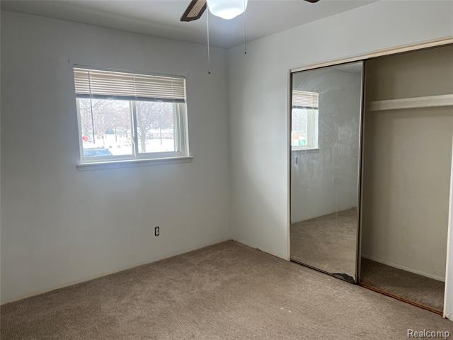 Builiding view eight for 6039 Silvery, Dearborn Heights, MI. 48127