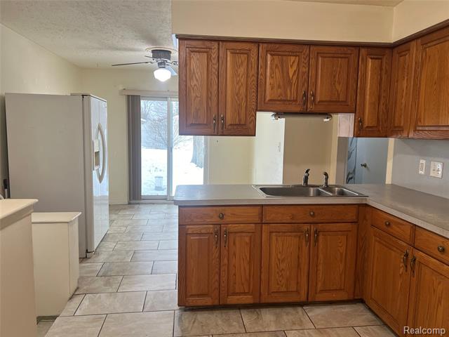 Builiding view five for 6039 Silvery, Dearborn Heights, MI. 48127