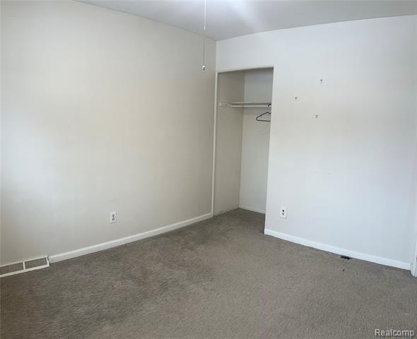 Builiding view fourteen for 6039 Silvery, Dearborn Heights, MI. 48127