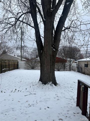 Builiding view one for 6039 Silvery, Dearborn Heights, MI. 48127