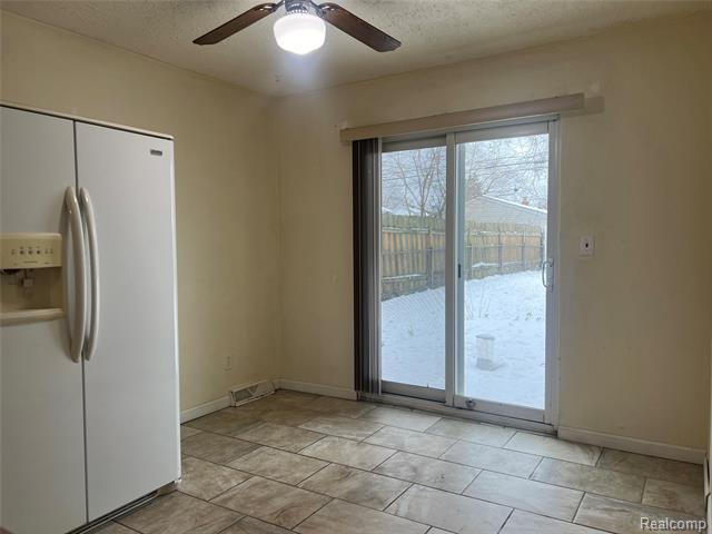 Builiding view seven for 6039 Silvery, Dearborn Heights, MI. 48127