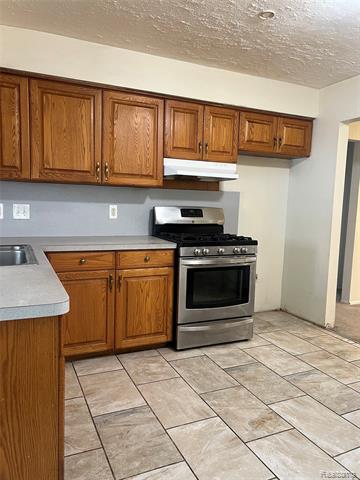 Builiding view six for 6039 Silvery, Dearborn Heights, MI. 48127