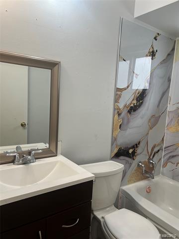 Builiding view sixteen for 6039 Silvery, Dearborn Heights, MI. 48127