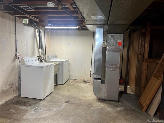 Builiding view twenty two for 6039 Silvery, Dearborn Heights, MI. 48127