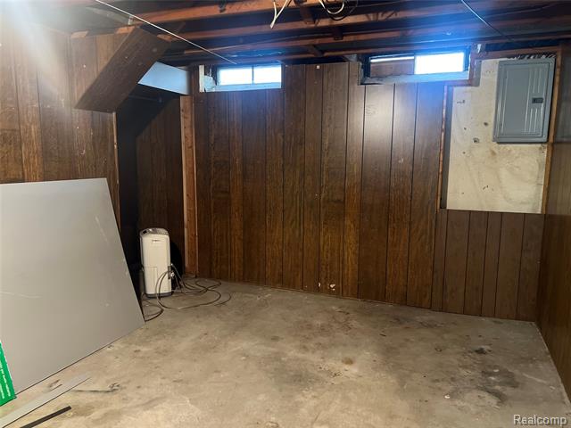 Builiding view twenty for 6039 Silvery, Dearborn Heights, MI. 48127