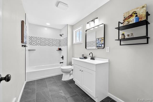 Builiding view eleven for 30619 Maplewood, Garden City, MI. 48135