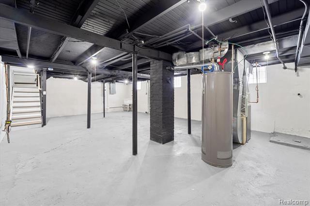 Builiding view fifteen for 30619 Maplewood, Garden City, MI. 48135