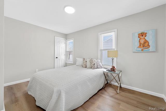 Builiding view nine for 30619 Maplewood, Garden City, MI. 48135