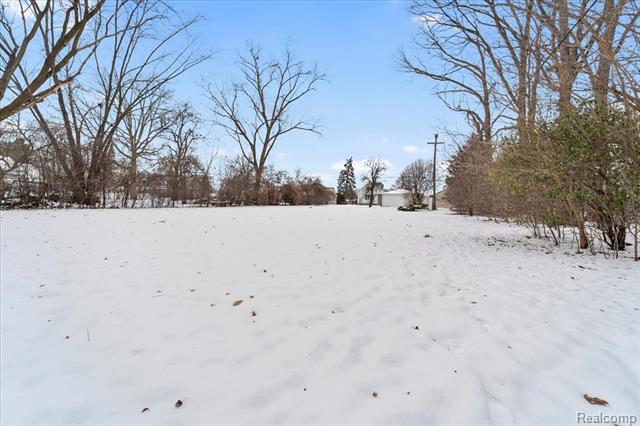 Builiding view nineteen for 30619 Maplewood, Garden City, MI. 48135