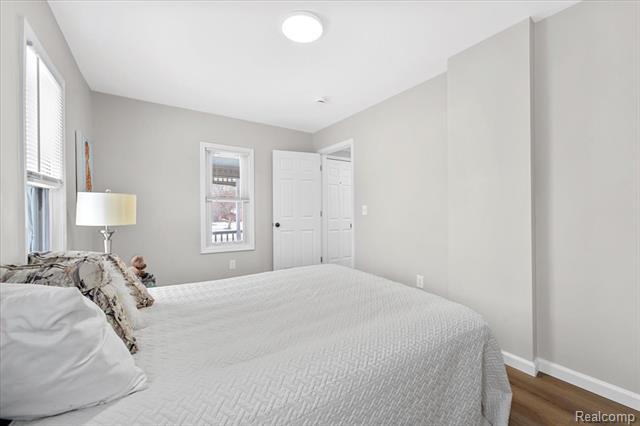 Builiding view ten for 30619 Maplewood, Garden City, MI. 48135