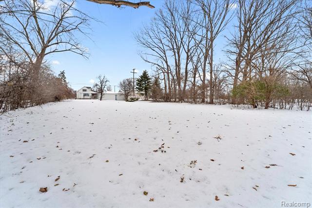 Builiding view twenty for 30619 Maplewood, Garden City, MI. 48135