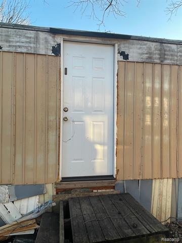 Builiding view four for 17297 Outer, Dearborn Heights, MI. 48127