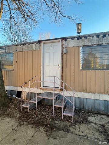 Builiding view one for 17297 Outer, Dearborn Heights, MI. 48127