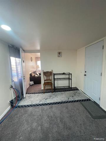 Builiding view ten for 17297 Outer, Dearborn Heights, MI. 48127