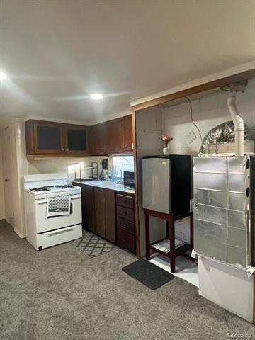 Builiding view thirteen for 17297 Outer, Dearborn Heights, MI. 48127