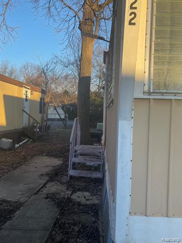 Builiding view two for 17297 Outer, Dearborn Heights, MI. 48127