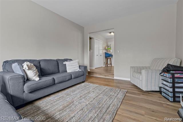 Builiding view eight for 29633 Maplewood, Garden City, MI. 48135