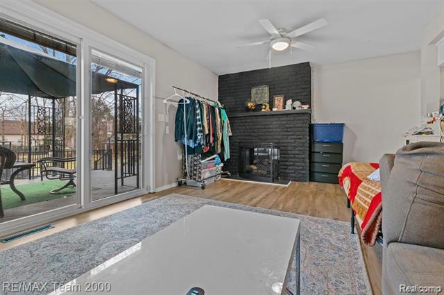 Builiding view eleven for 29633 Maplewood, Garden City, MI. 48135