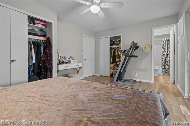 Builiding view fifteen for 29633 Maplewood, Garden City, MI. 48135