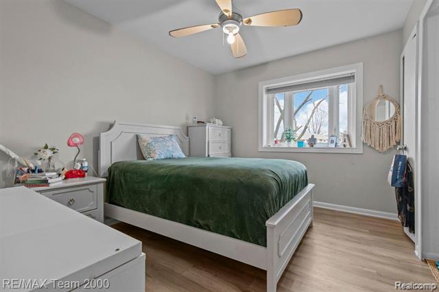 Builiding view nineteen for 29633 Maplewood, Garden City, MI. 48135