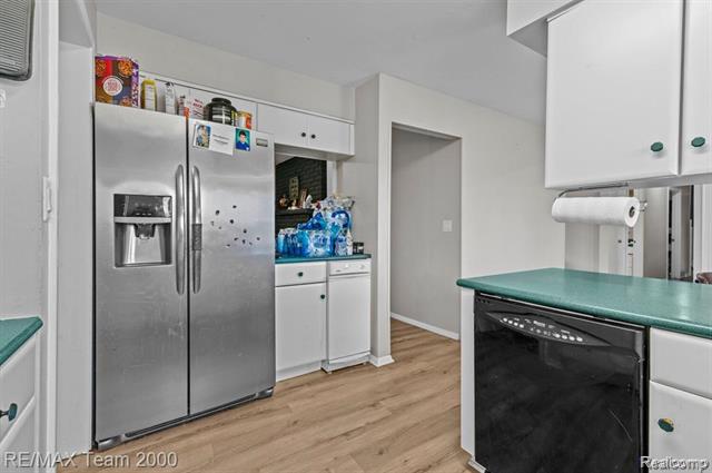 Builiding view seven for 29633 Maplewood, Garden City, MI. 48135