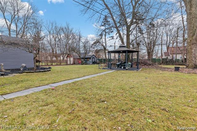 Builiding view thirty for 29633 Maplewood, Garden City, MI. 48135