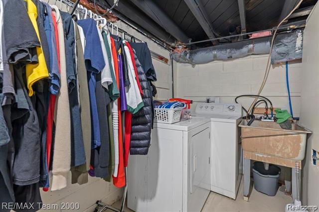 Builiding view twenty five for 29633 Maplewood, Garden City, MI. 48135