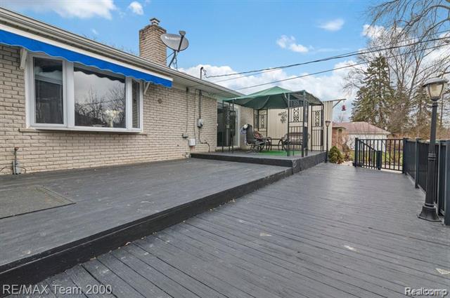 Builiding view twenty nine for 29633 Maplewood, Garden City, MI. 48135