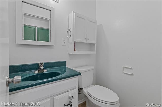 Builiding view twenty one for 29633 Maplewood, Garden City, MI. 48135