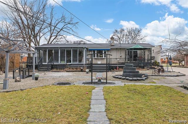 Builiding view twenty six for 29633 Maplewood, Garden City, MI. 48135