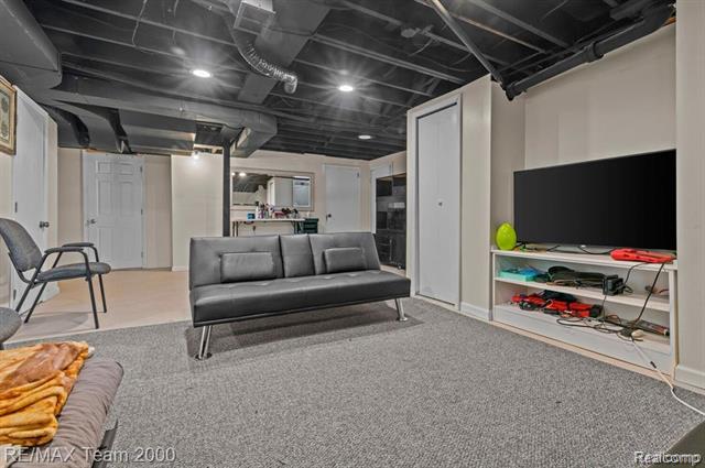 Builiding view twenty three for 29633 Maplewood, Garden City, MI. 48135