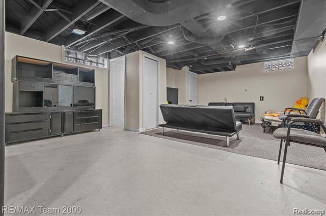 Builiding view twenty two for 29633 Maplewood, Garden City, MI. 48135