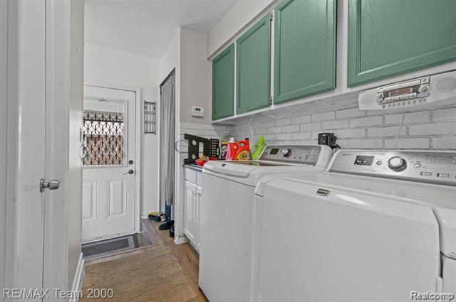 Builiding view twenty for 29633 Maplewood, Garden City, MI. 48135