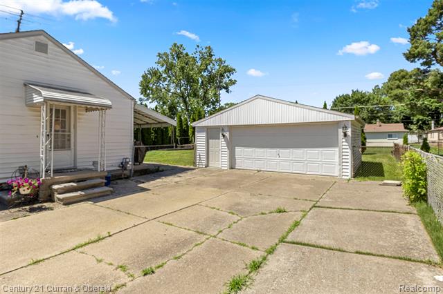 Builiding view fourteen for 6141 N Gulley, Dearborn Heights, MI. 48127