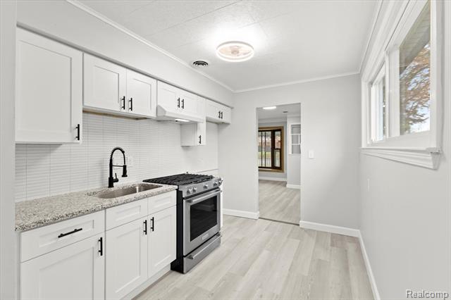 Builiding view eleven for 18648 Robert, Melvindale, MI. 48122