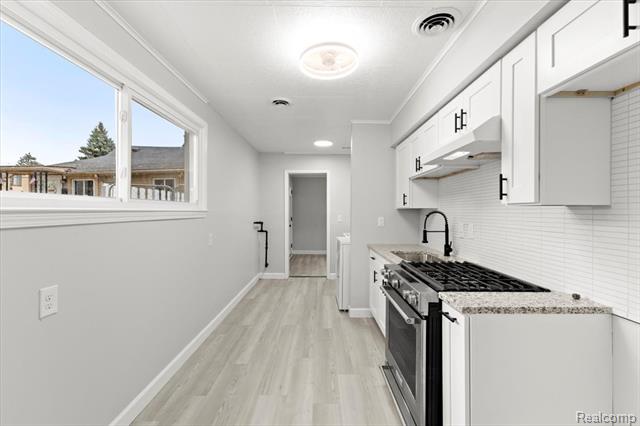 Builiding view nine for 18648 Robert, Melvindale, MI. 48122