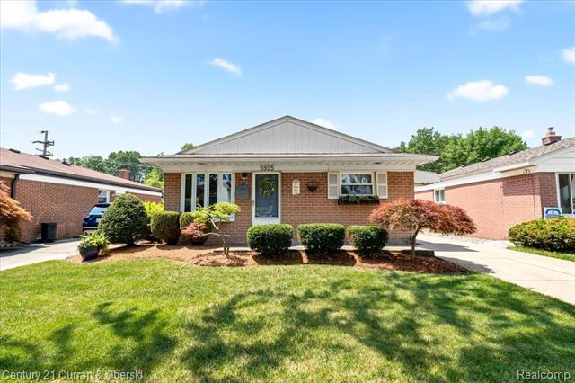 front view for 5925 Berwyn, Dearborn Heights, Mi. 48127