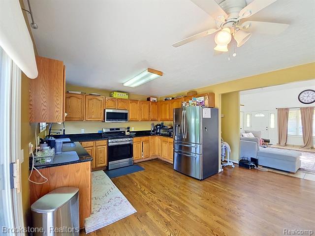 Builiding view four for 5918 Evangeline, Dearborn Heights, MI. 48127