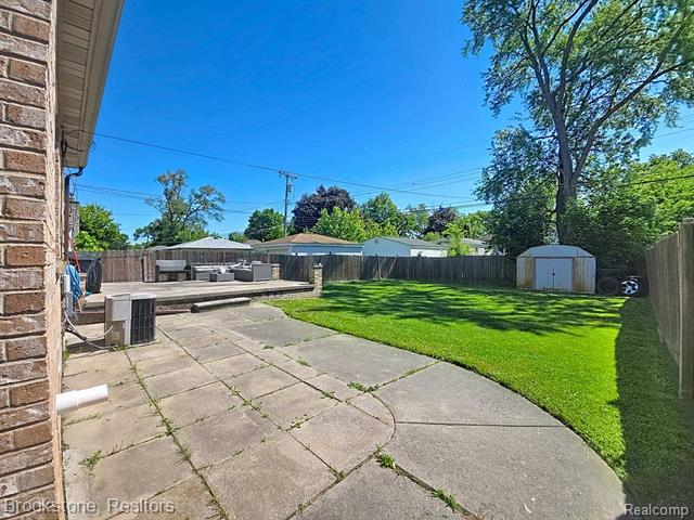Builiding view fourteen for 5918 Evangeline, Dearborn Heights, MI. 48127