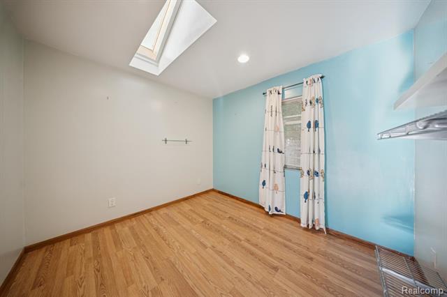 Builiding view fifteen for 17083 Dora, Melvindale, MI. 48122